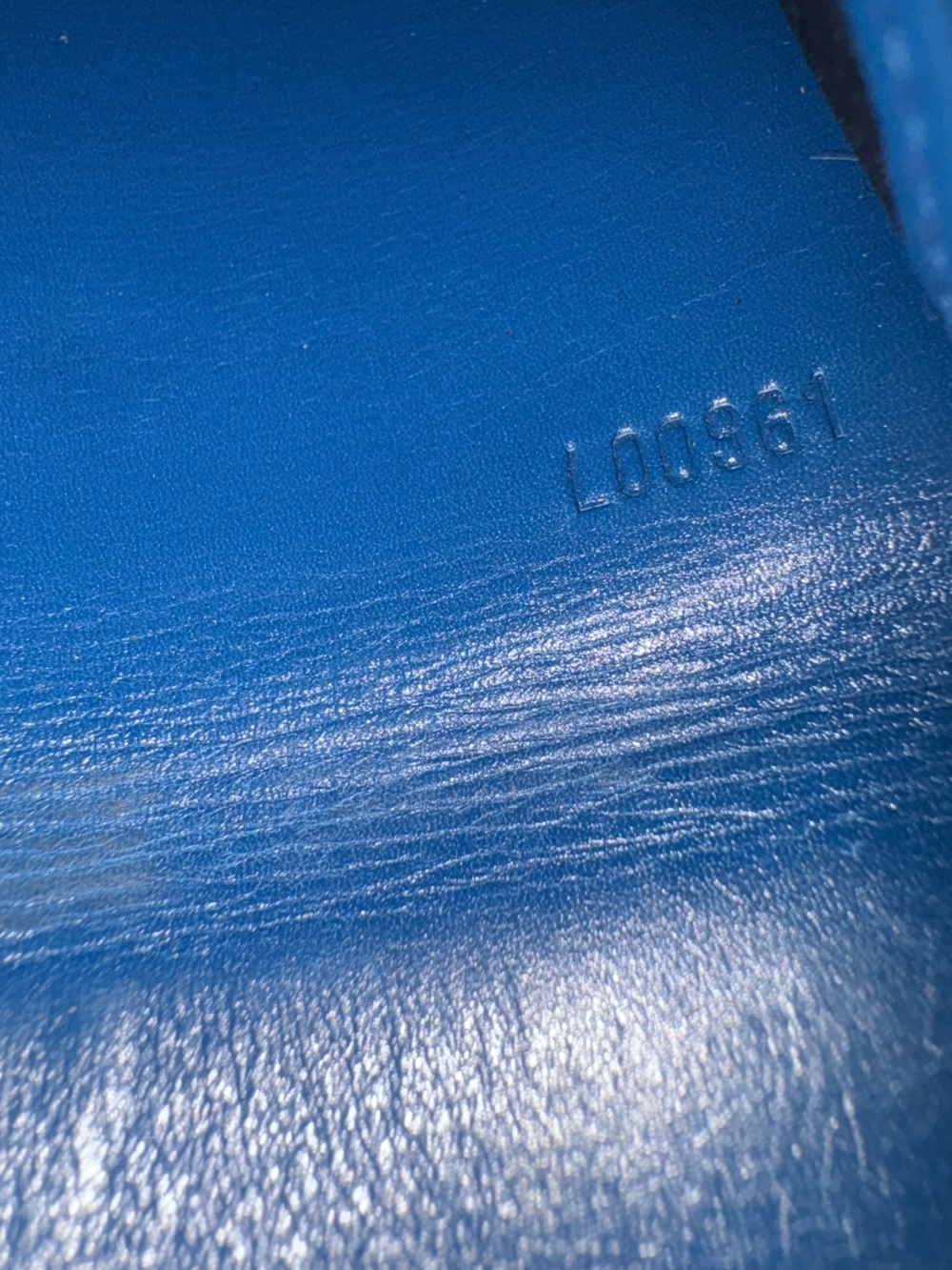 Louis Vuitton Epi Toledo Blue 6-Key Holder Key Case Wallet Vintage 2001 - Picture 7 of 9